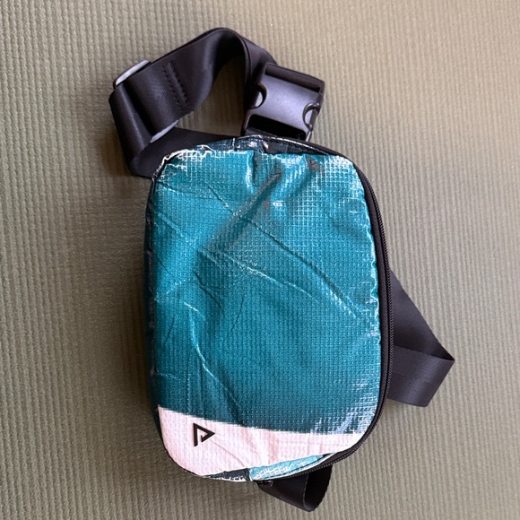 Rareform Zion Sling Bag Recycled Billboard Crossbody Teal - Picture 9 of 9